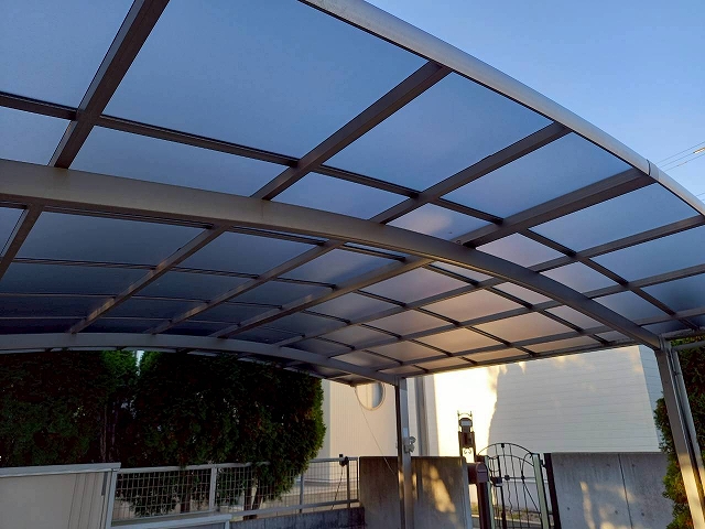 土浦市カーポート屋根張り替え工事　完工写真下からの画像
