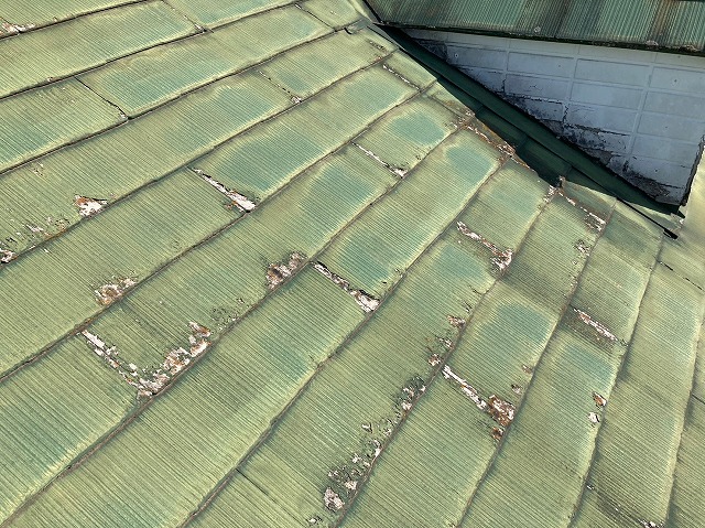 屋根材の塗装の剥がれ