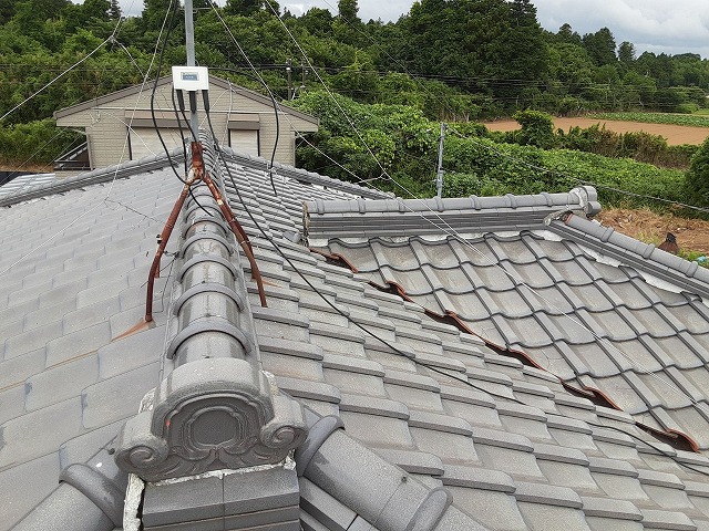 牛久市で屋根棟を5段から地震に強い7寸丸に葺き直し工事を行いました