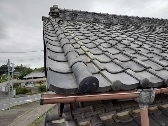 瓦屋根の風切り丸