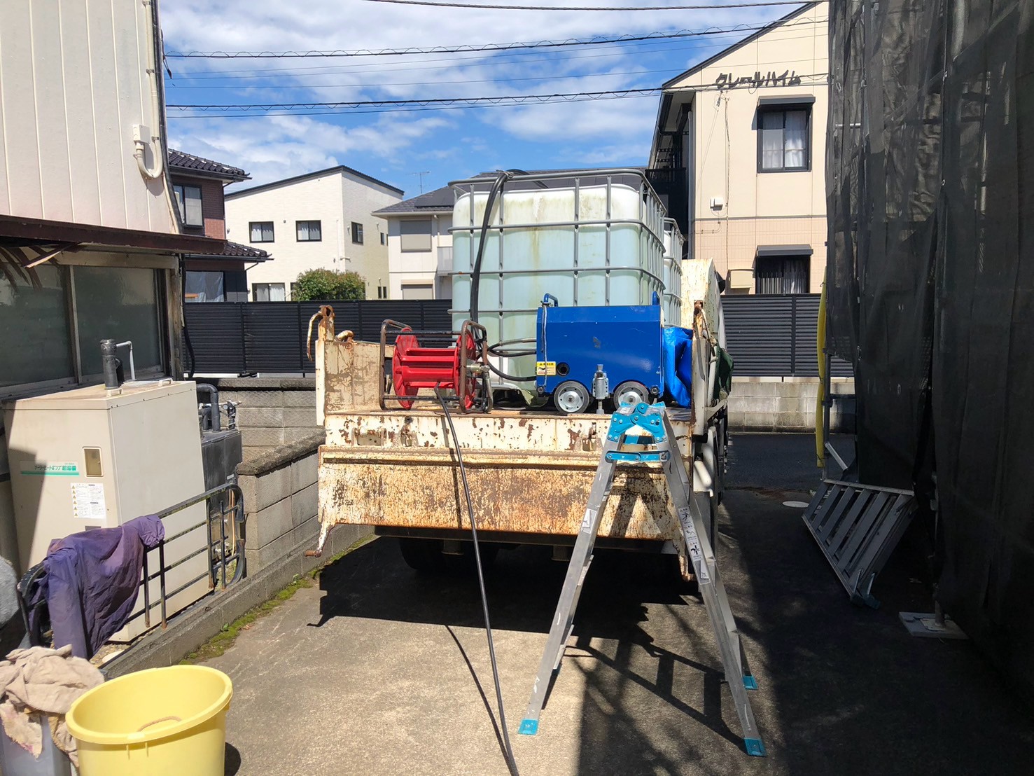 つくば市　高圧洗浄機と水タンク車の設置の様子