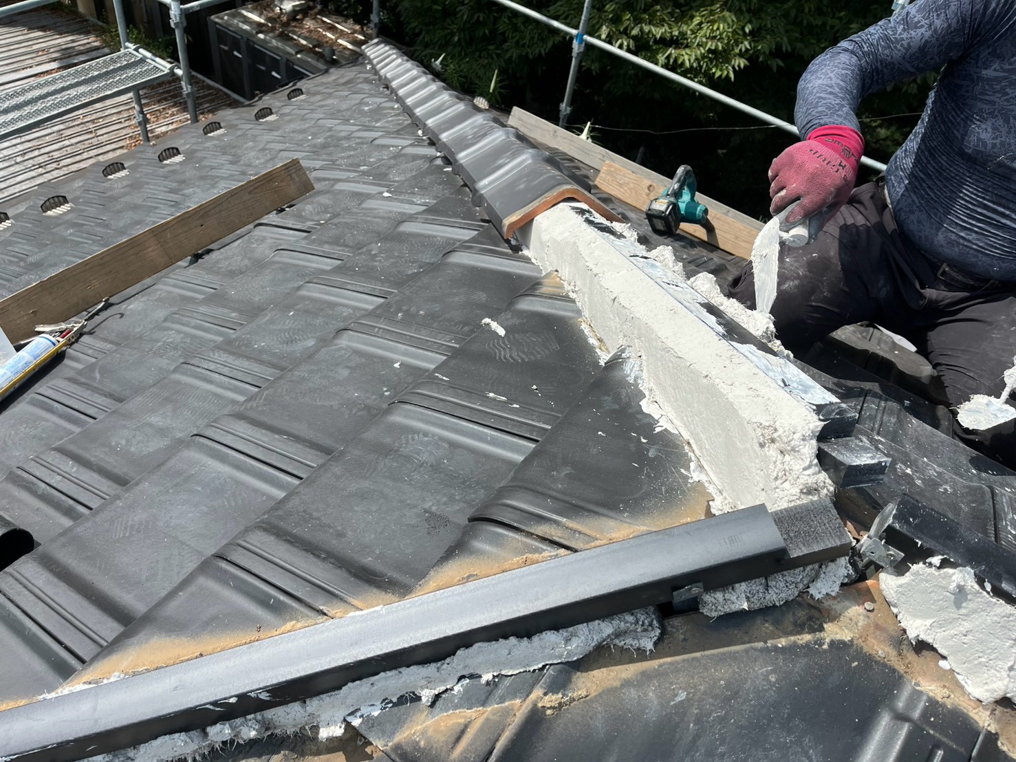阿見町　南蛮漆喰充填作業の様子1
