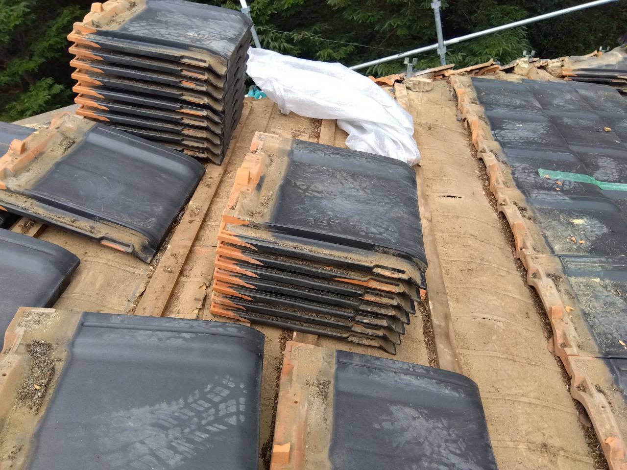 阿見町　撤去した瓦の保管の様子